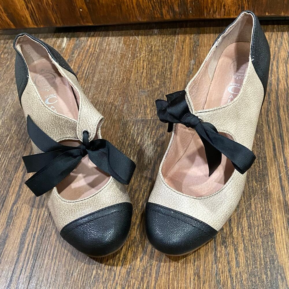 Jeffrey Campbell Wedge Shoes Size 7.5 Black and Gold Leather with Tie Laces